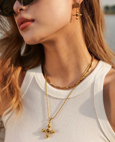 Inis Necklace