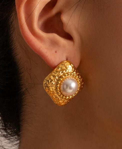 Eva Pearl Earrings